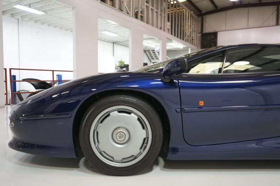 Детали экстерьера Jaguar XJ220 1994 года  (фото 21 из 55)
